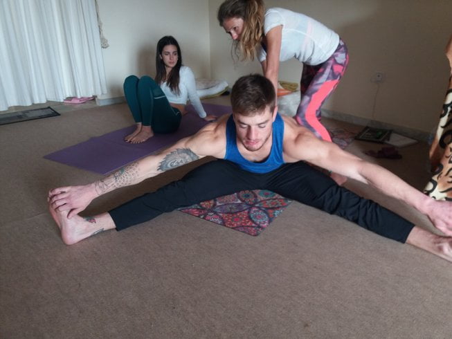 19 días de profesorado de yoga integral de 200 horas en Marbella