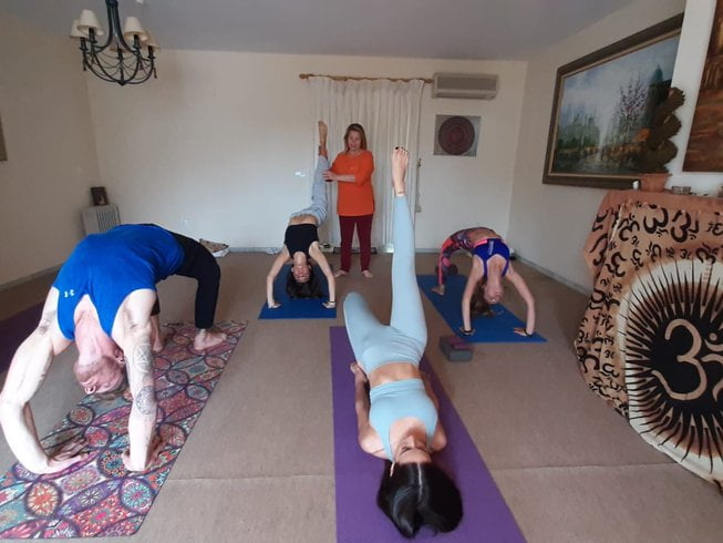 19 días de profesorado de yoga integral de 200 horas en Marbella